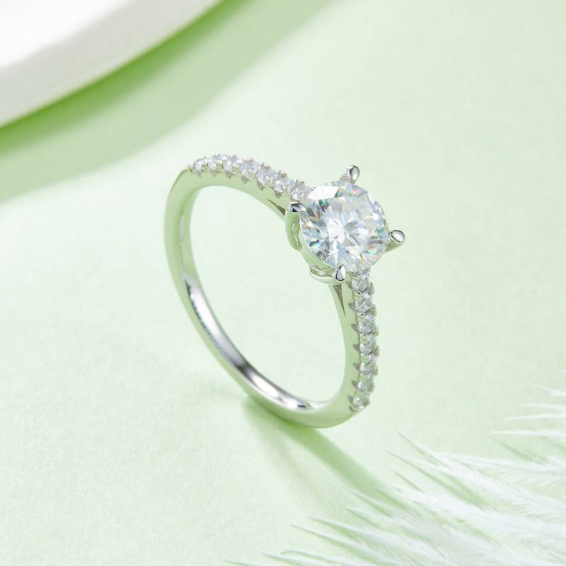 微镶圆形S925银镀白金MoissaniteWomen's Ring1.0ctD级